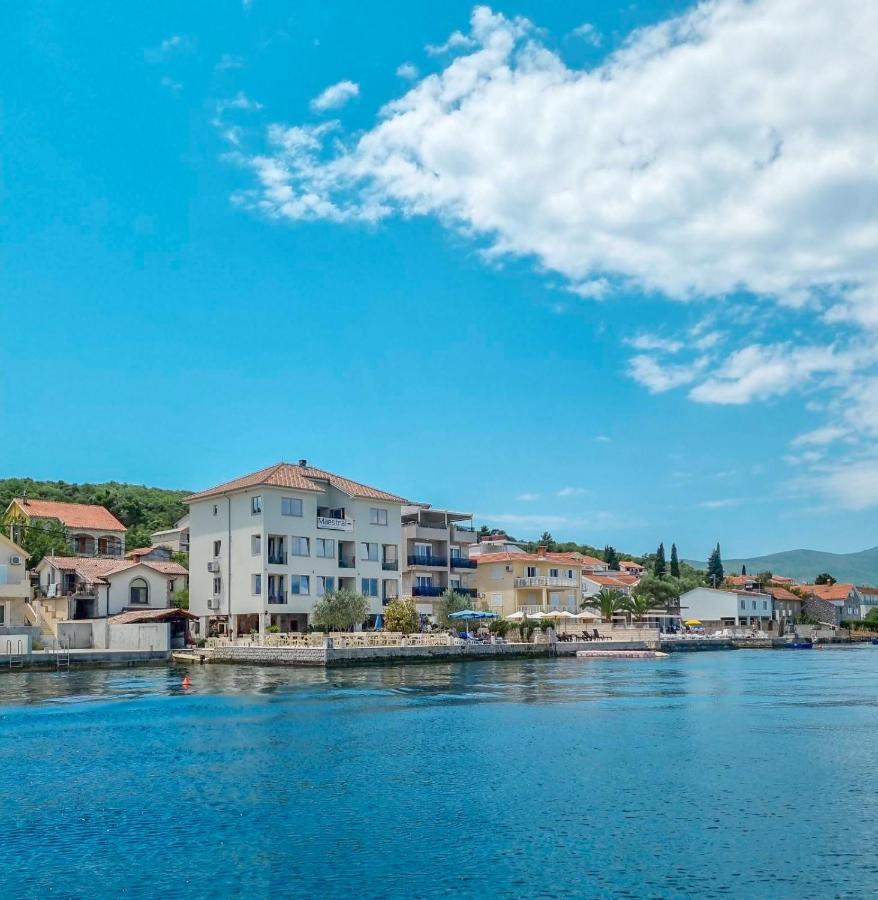 Timea Apartment Tivat Eksteriør bilde